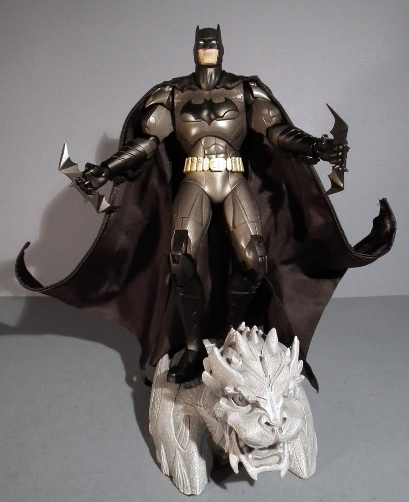 jim lee batman statue